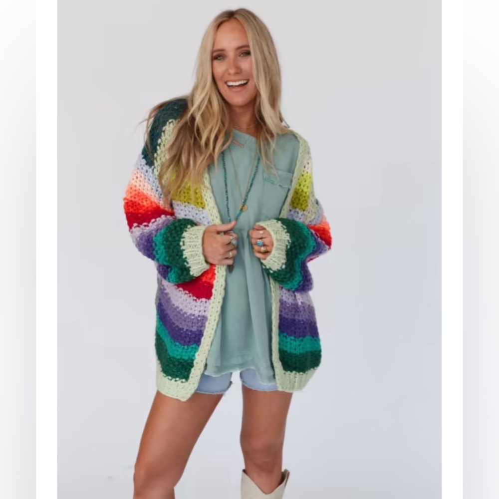 THREE BIRD NEST 
WRAPPED UP IN COLOR KNIT CARDIGAN